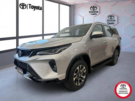 TOYOTA HILUX SW4 2.8 D-4D TURBO DIESEL SRX PLATINUM 7L 4X4 AUTOMÁTICO TOYOTA HILUX SW4 2.8 D-4D TURBO DIESEL SRX PLATINUM 7L 4X4 AUTOMÁTICO